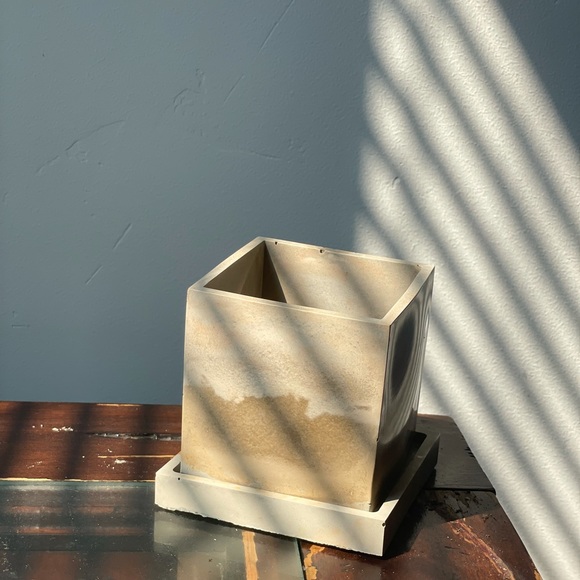 Square Cement Container - Picture 4 of 5